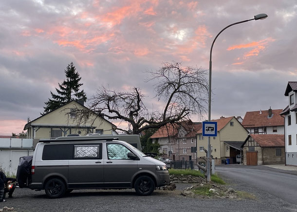 Einer von vier Plätzen auf dem Wohnmobilstellplatz Alte Schreinerei/Elfershausen an der Dorfstraße
