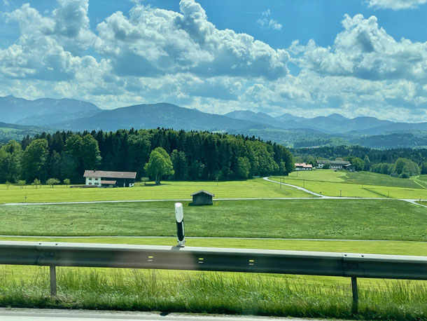 Erster Blick auf die Voralpen - dahinter beginnt der Urlaub 
