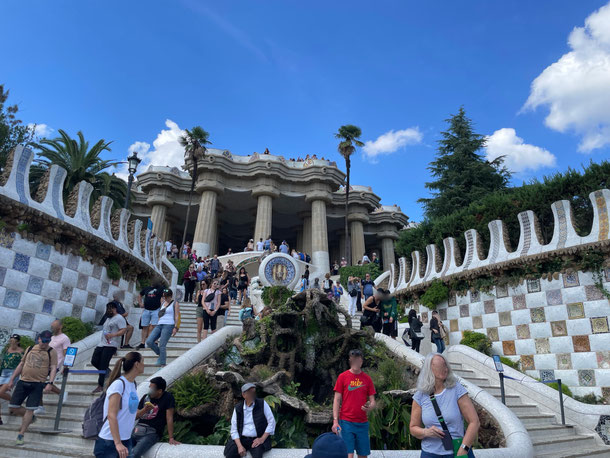Drachentreppe zum Park Güell hinauf 