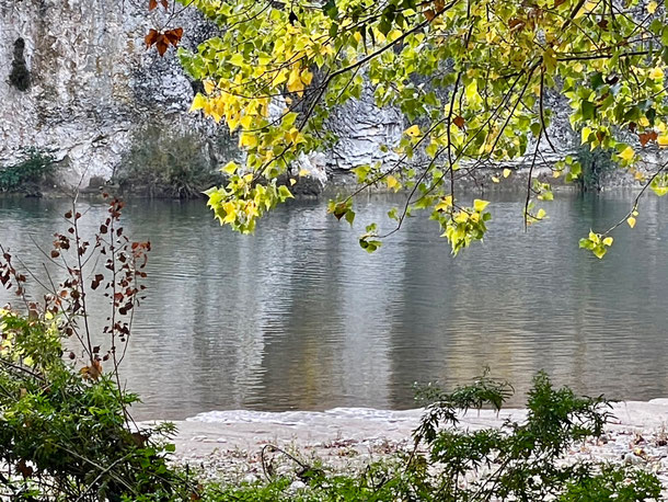 Als würde die Ardèche nach einem turbulenten Kayak- und Kanu-Sommer erstmal durchatmen 