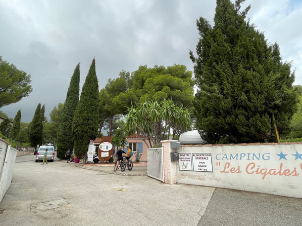 Einfahrt zum Campingplatz Les Cigales in Cassis 