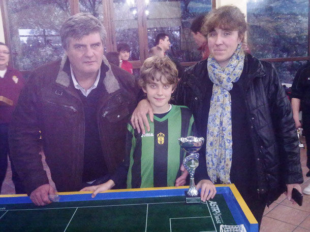 Kristian Sylagiev junto a sus padres. ¡¡¡ENHORABUENA A ELLOS TAMBIÉN!!! Sin su colaboración, el chico no hubiese llegado a dónde lo ha hecho...