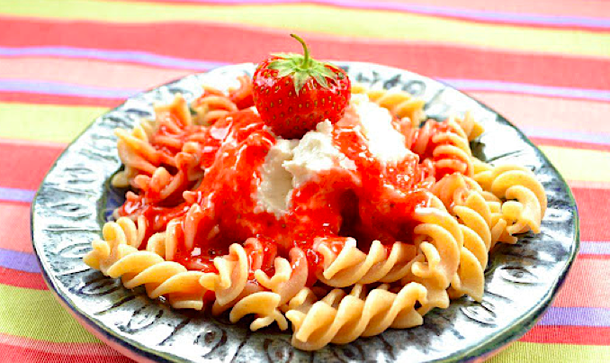 Unusual Polish dish: sweet pasta with strawberry