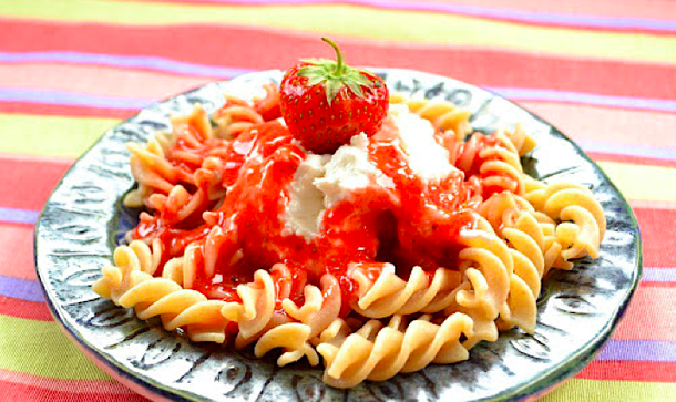 Unusual Polish dish: sweet pasta with strawberry 