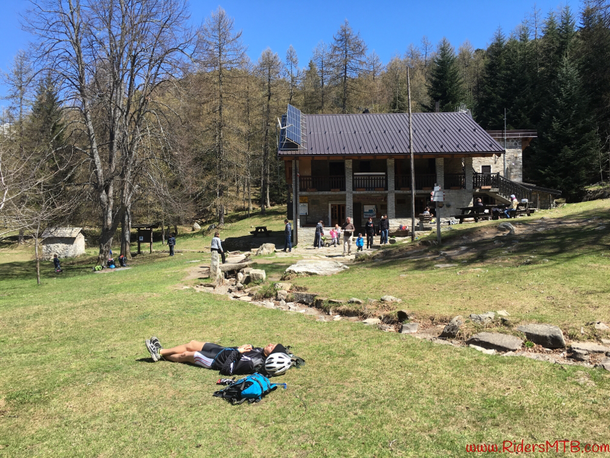 Dopo uno, due....... TRE genepì  svacchiamo in attesa di lucidità 