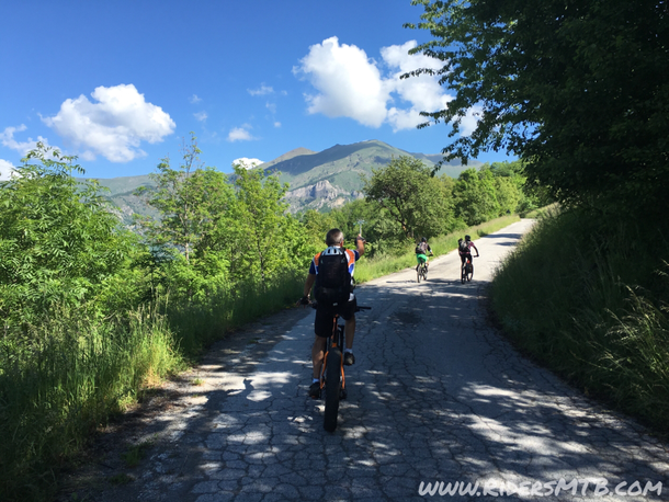 Ci alziamo in direzione CHIESA, 