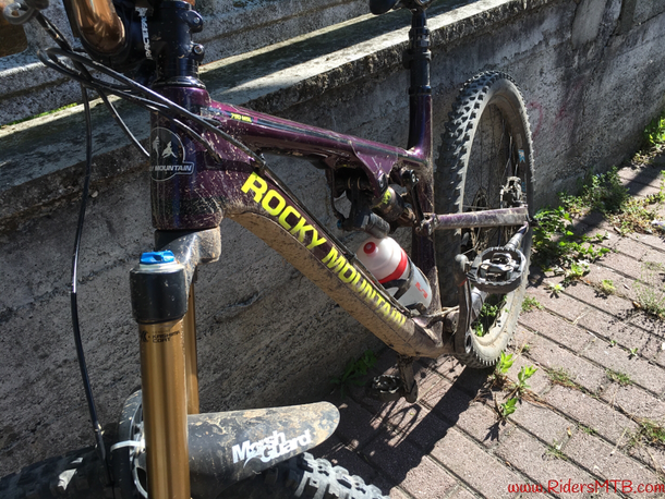 Notare lo stato pietoso in cui versa la Bike di Enzo a giro da iniziare