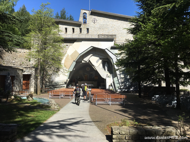 Visita obbligata alla Madonna di Lourdes ....