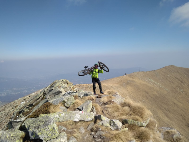 Finalmente in cresta..... manca solo un breve passaggio  su roccia leggermente impegnativo 