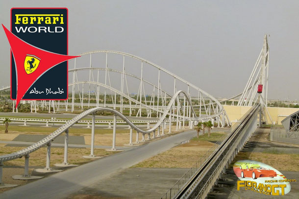 Achterbahn im Freizeitpark Ferrari World in Abu Dhabi