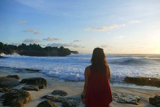 Sunset Beach, Sandy Bay in Nusa Lembongan, Bali