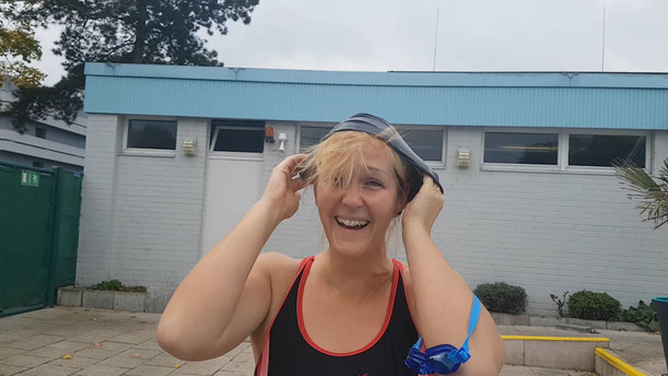 schwimmen kraulen kraulschwimmen römertherme schwimmbad freibad hallenbad triathlon triathletin badekappe schwimmbrille