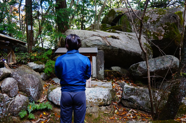 この日は私たち以外だれも神社にいませんでした。