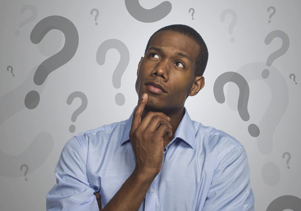 Nachdenken, überlegender Mann, Fragezeichen, Foto: Pixabay