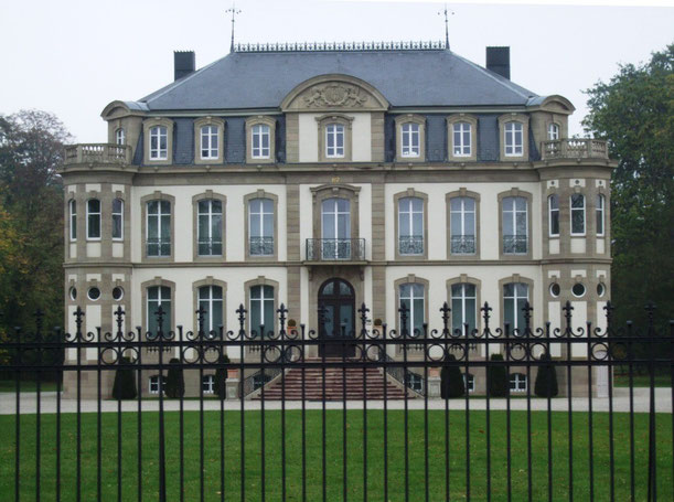 Traditioneller Firmensitz Château Saint Jean