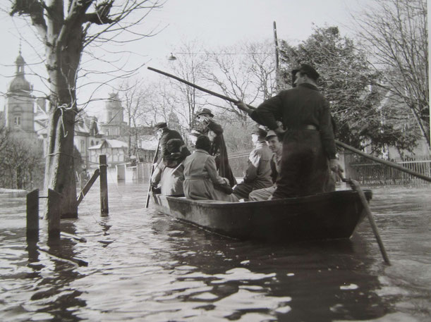 Hochwassertaxi in Unkel 1955