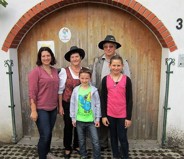 IM Herbert und Theresia Kolm mit Tochter Sonja und den Enkerln Fabian und Carina