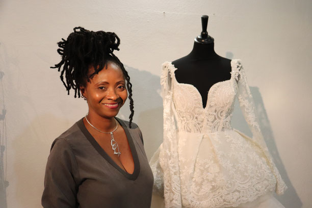La styliste modéliste Éliette Lesuperbe propose une ligne de robes de mariées depuis 2012. (Photo : C.L.)