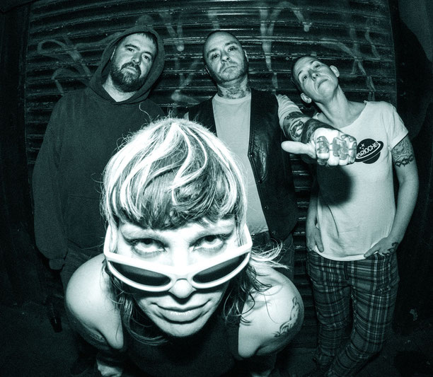 Wer auf Amyl & The Sniffers abfährt, wird sich auch mit dem Sound der britischen Punkrock-Band Split Dogs gut anfreunden können. Live am 20. Juli im "Blauen Salon"in Tübingen. Foto: Promo