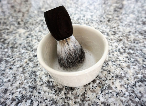 Rasierseifenschaum herstellen