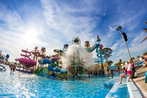 Familienurlaub in Thailand am flachen Sandstrand