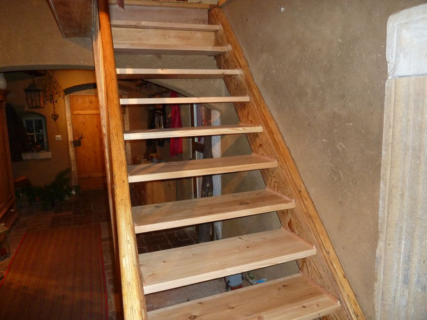 Aufarbeitung von alter Holztreppe mit neuen Treppstufen 2014