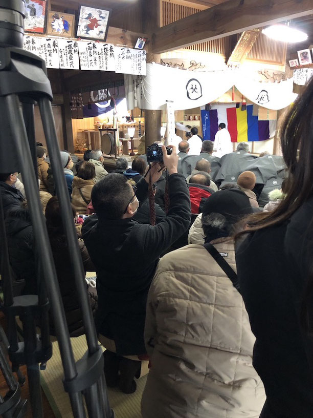 鵜甘神社の中の混雑具合