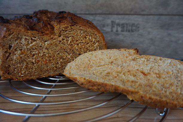 italienisches Brot Giuliano mit Parmesan und Tomaten