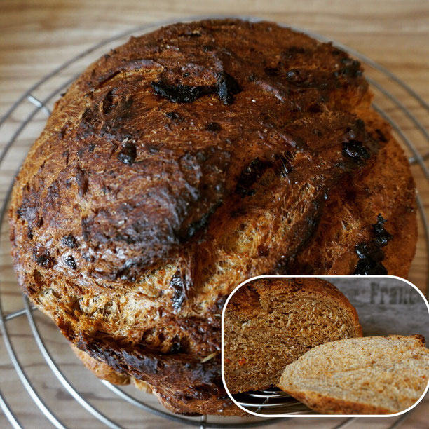 italienisches Brot Giuliano mit Parmesan und Tomaten