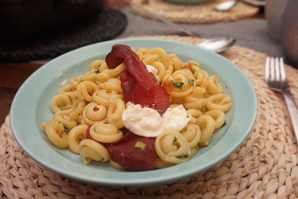 schnelle Pasta Bruschetta l Nudelpfanne fertig in 15 Minuten