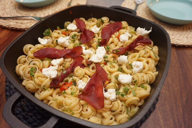 schnelle Pasta Bruschetta l Nudelpfanne fertig in 15 Minuten