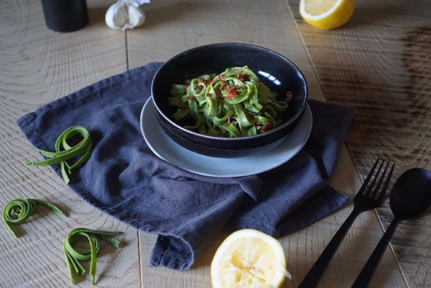 Gruene Schlemmer-Pasta mit Speck und Zitrone