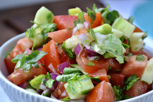 Coban Salatasi l tuerkischer veganer Hirtensalat
