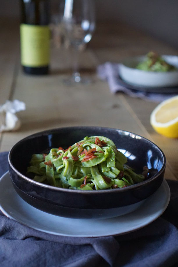 Gruene Schlemmer-Pasta mit Speck und Zitrone