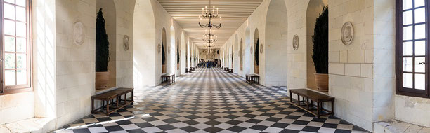 Vue sur la célèbre galerie à deux étages du Château de Chenonceau, construite par Catherine de Médicis