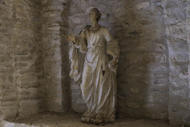 Bild: Statue in der Abbaye Saint-Michel-de-Cuxa 