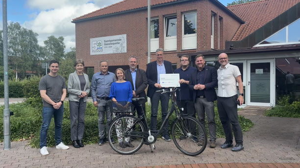 Foto Samtgemeinde Geestequelle: Übergabe der Fördertafel