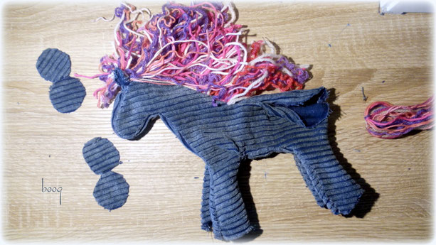 recyclig horse sewing