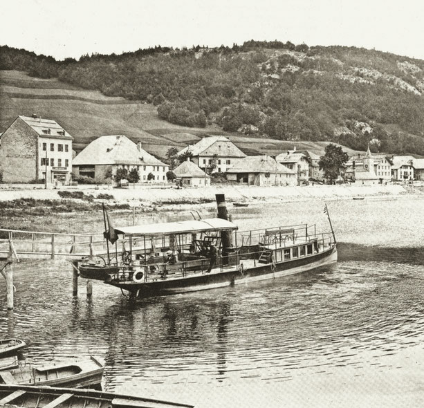 Le Caprice, foto di Fred Boissonas (1858-1946). Il Grand Bazar sulla sinistra, la latteria, un piccolo casolare proprietà di Zelie Rochat, madre di Henri sulla destra