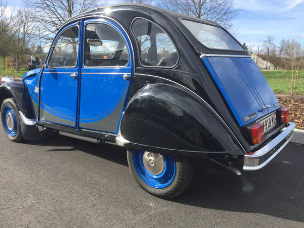 2cv citroen charleston bleu noir excalibur 35x restauration bleue noire