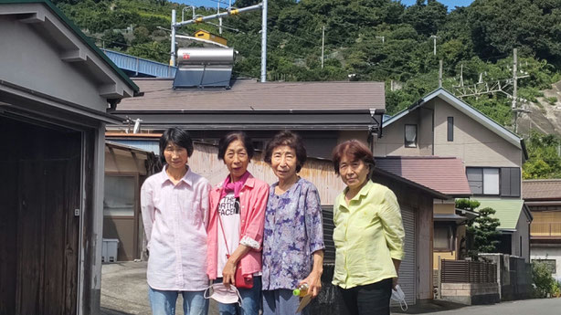 写真右から青木百合子さん、鈴木かつ枝さん、矢郷勝代さん、大浜敦子さん