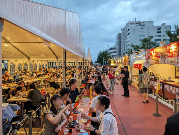 川床酒ガーデンの様子
