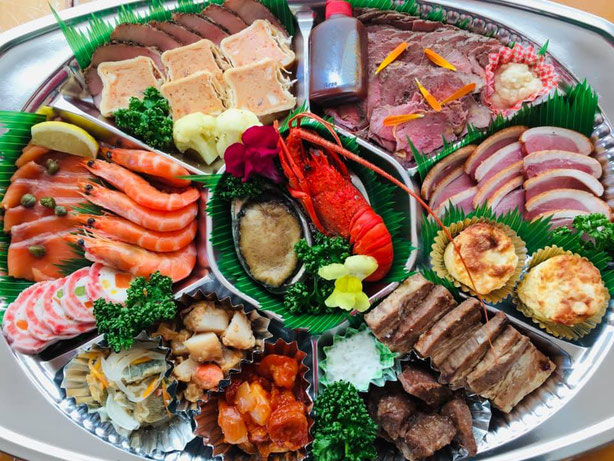 スペシャルオードブルは色とりどり。いろんなお料理を少しづつの限定50皿