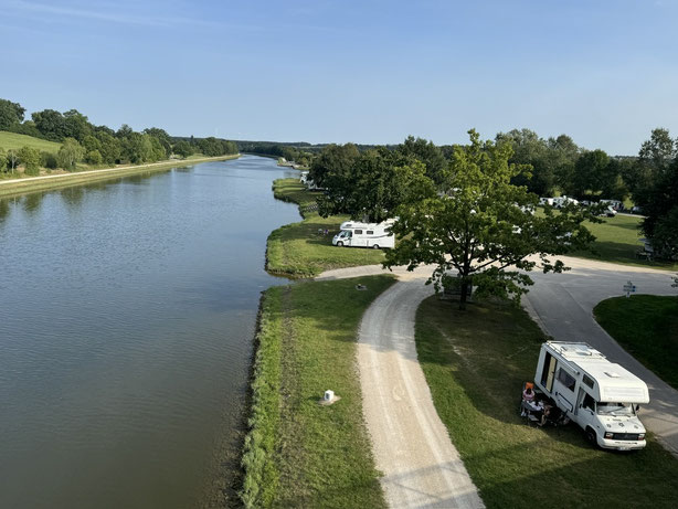 Wohnmonilstellplatz am Main-Donau-Kanal in Hilpoltstein mit Plätzen am Wasser