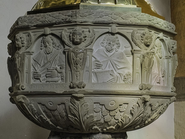 Bild: Detailansicht des Taufecken von 1615 in der Église Notre-Dame-de-la-Nativité de Saverne