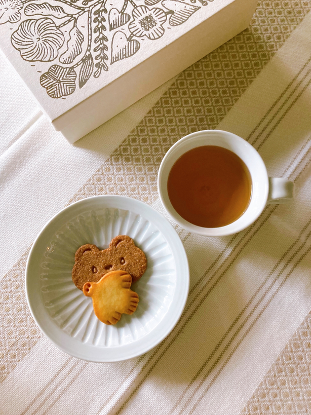 柏木千繪さんの器、いがらしろみさんの焼き菓子で、やさしいお茶時間。