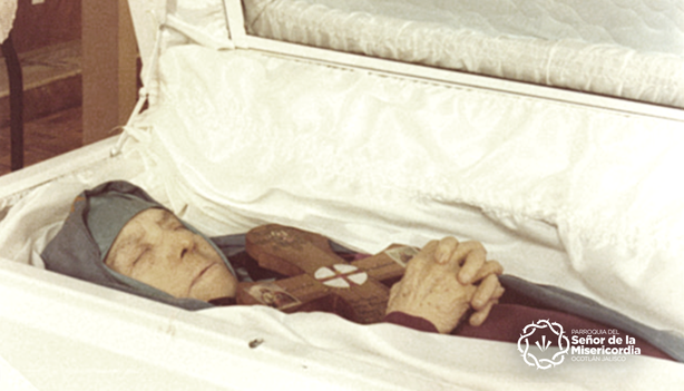 Inhumación de la Madre Conchita, 1979 © www.elprodigiodeocotlan.org