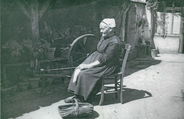 Archives familiales. Photo sans doute non professionnelle prise sur le lieu de vie à Frossay au milieu XXème siècle