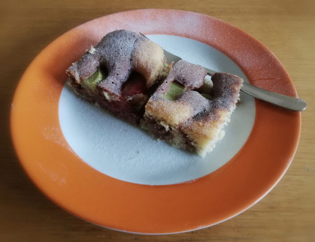 Marmorierter Rhabarber-Erdbeer Kuchen - lacky-bakings Webseite!