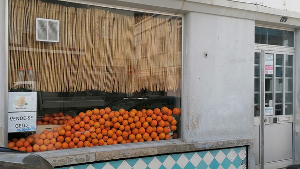 Fuseta Portugal Geschäft mit Orangen